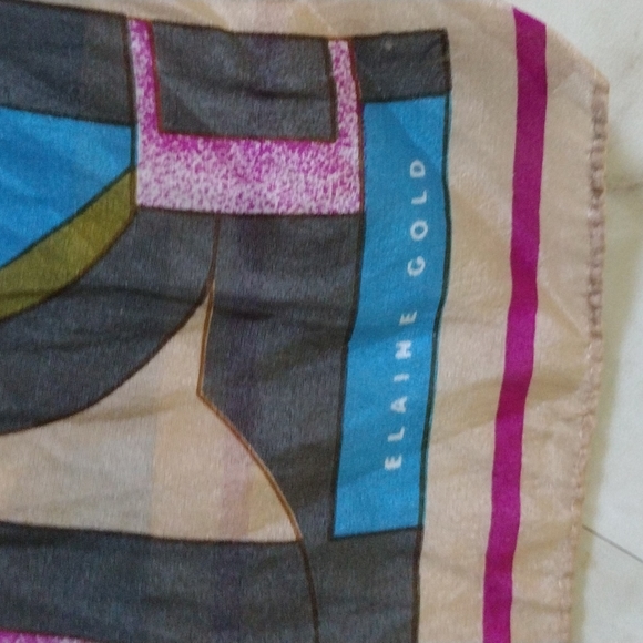 Elaine Gold scarf. - Picture 2 of 5